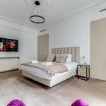 Rent 4 bedroom apartment of 178 m² in Paris