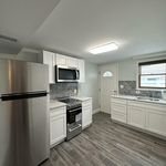 Rent 1 bedroom apartment of 139 m² in Staten Island