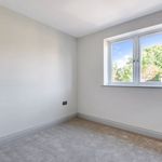 Rent 4 bedroom flat in Windsor