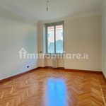 Affitto 4 camera appartamento di 130 m² in Torino
