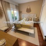 Rent 4 bedroom house of 192 m² in Alicante