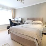 Rent 2 bedroom apartment in Crawley