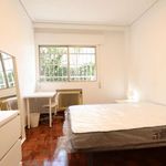 Rent a room of 275 m² in Madrid