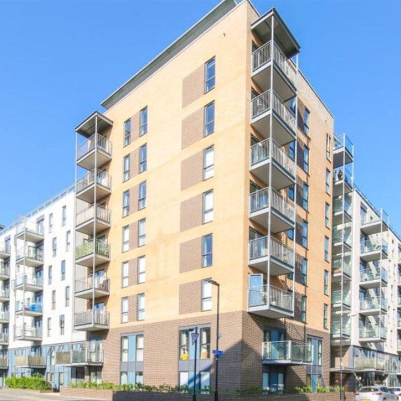 2 bedroom apartment to rent Docklands