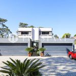 Rent 6 bedroom house of 300 m² in Anglet