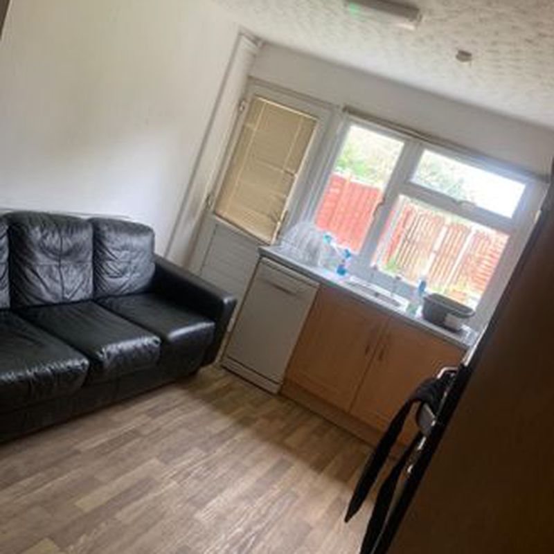 Room to rent in Ilsham Grove, Longbridge, Northfield, Birmingham B31