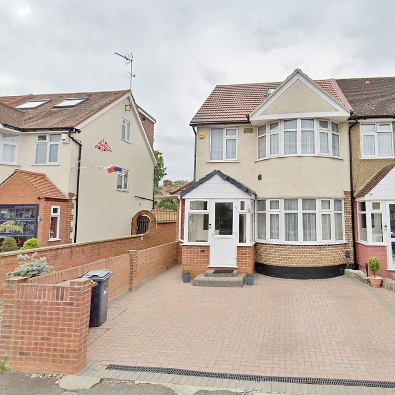 4 bedroom property to let in Elmer Gardens, Isleworth, TW7 - £2,800 pcm Hounslow