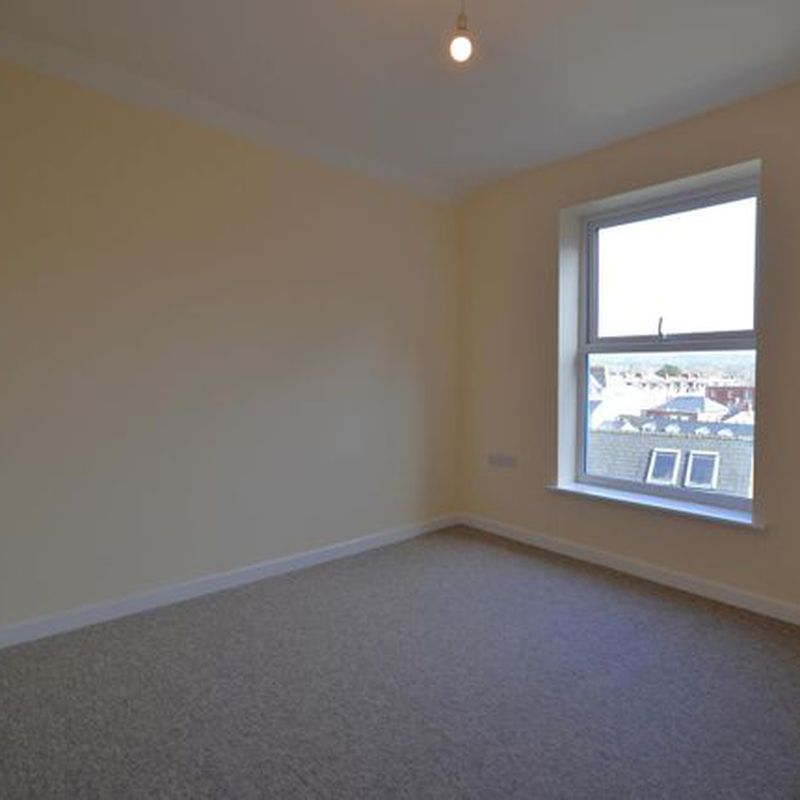 Flat to rent in High Street, Cardigan SA43