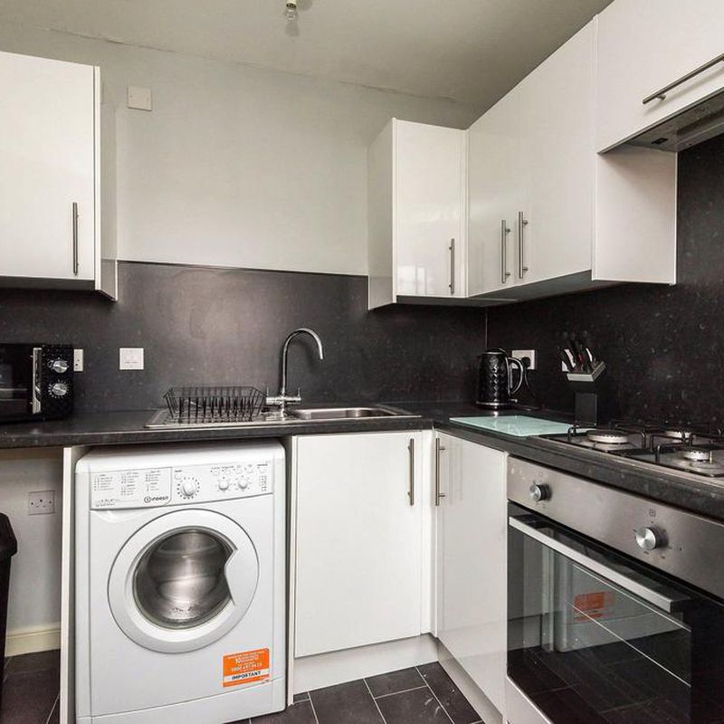 Burnvale, Livingston, West Lothian 2 bed apartment to rent - £875 pcm (£202 pw) Dedridge