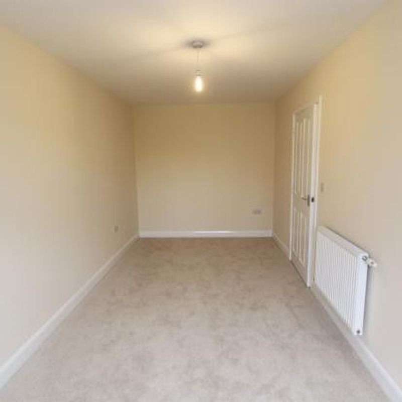 Flat to rent in Powis Lane, Oxley Park, Milton Keynes, Buckinghamshire MK4
