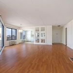 Rent 2 bedroom apartment of 131 m² in Hartsdale