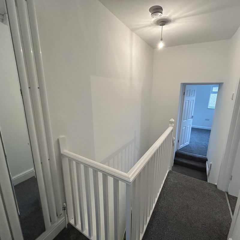 3 bedroom property to let in Brookdale Street, NEATH - £850 pcm Mount Pleasant