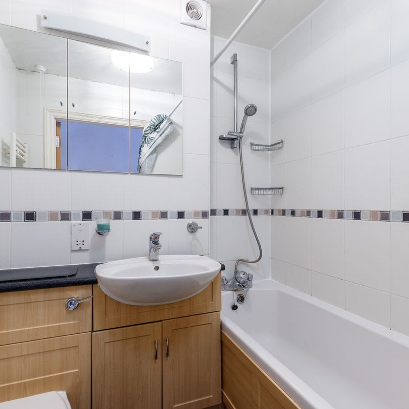 Property To Let in Raynham Road, Hammersmith
