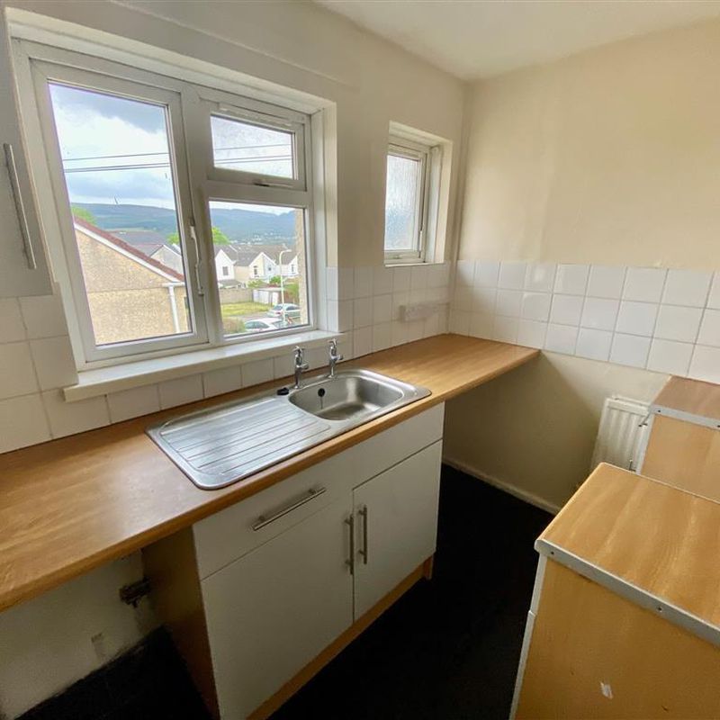 1 bedroom property to let in Heol-y-Mynydd, ABERDARE - £550 pcm