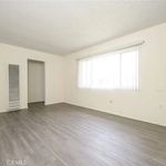 Rent 2 bedroom apartment of 83 m² in Huntington Beach