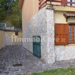 Rent 4 bedroom house of 120 m² in Rocca di Mezzo