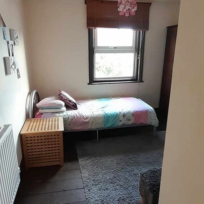 Single Room in House Woman Only (Has a House)