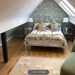 Rent 4 bedroom house in Beaconsfield