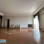 Rent 6 bedroom apartment of 260 m² in Napoli