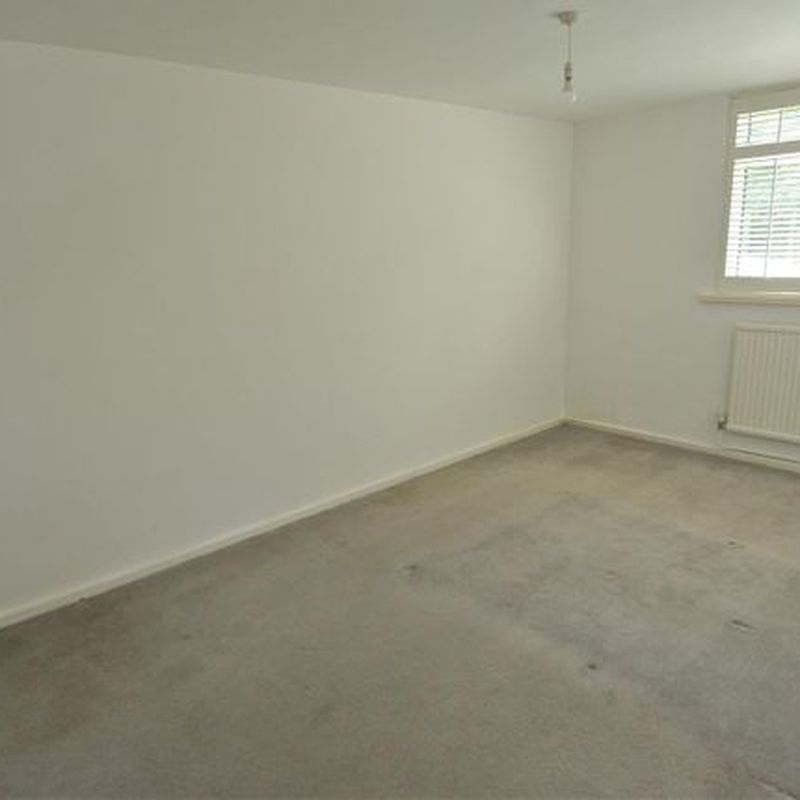 Flat to rent in Manor Court, Weybridge KT13