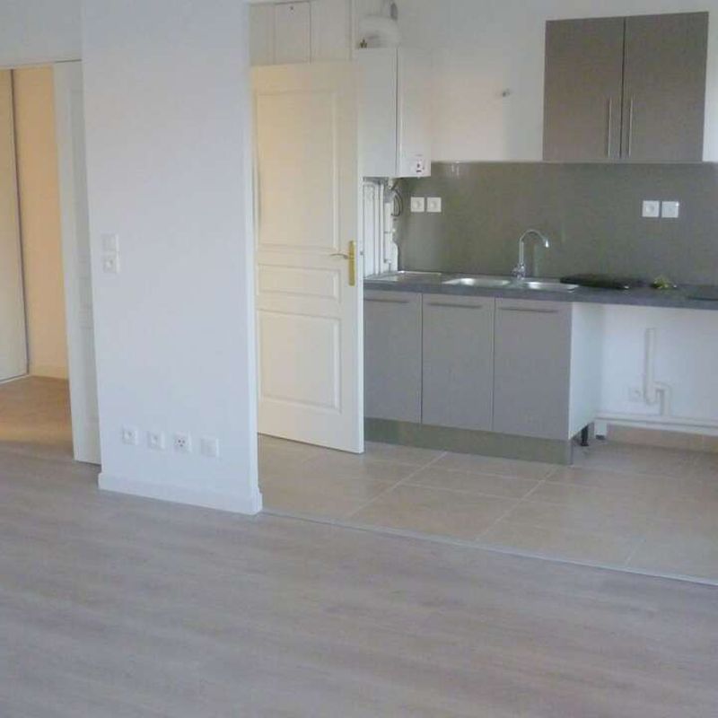 Location appartement 3 pièces 63 m² Étampes (91150)