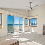 Rent 3 bedroom apartment of 320 m² in Santa Monica