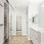 Rent 2 bedroom apartment of 95 m² in Huntington Beach