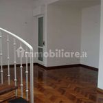 Affitto 5 camera appartamento di 238 m² in Reggio nell'Emilia