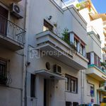 Ενοικίαση 2 υπνοδωμάτιο σπίτι από 300 m² σε Athens