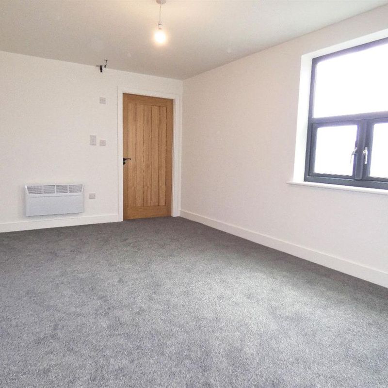 2 bedroom apartment to rent Wood Lane