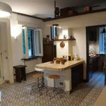 Affitto 6 camera appartamento di 303 m² in Napoli
