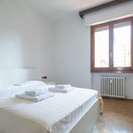 Affitto 4 camera appartamento di 160 m² in Firenze