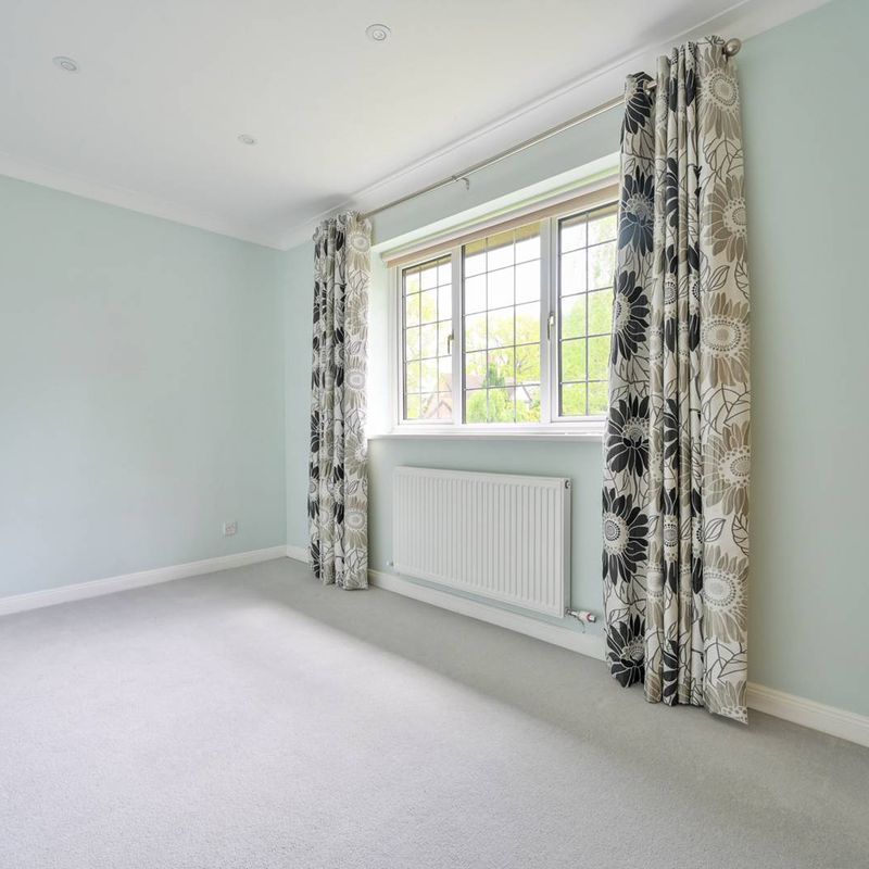 house for rent in Leatherhead Effingham Common