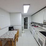 Rent a room of 120 m² in Zaragoza