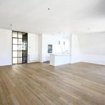 Rent 3 bedroom apartment of 144 m² in Ixelles