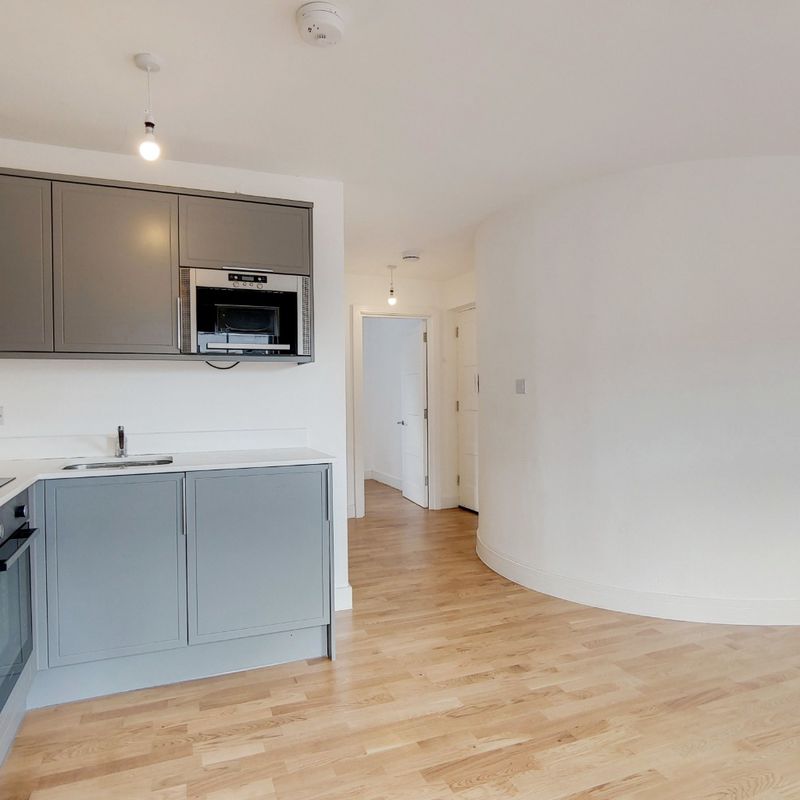 Spacious 1-Bedroom Apartment in Deptford High Street, Perfect for Modern City Living!