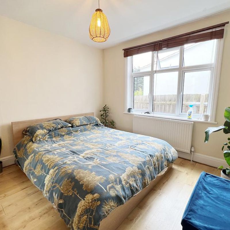 2 bedroom flat to rent Leigh-on-Sea