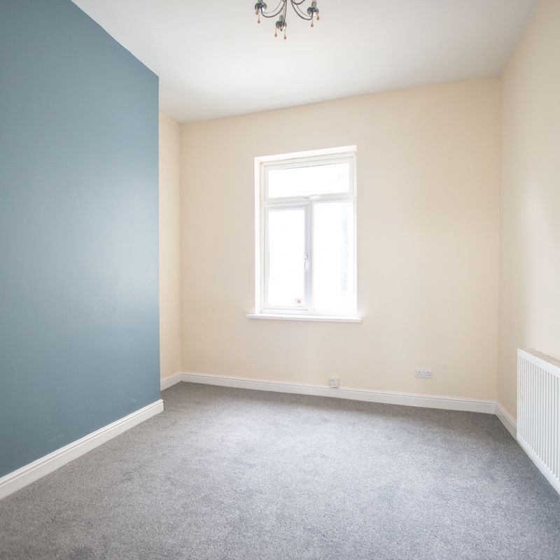 Ground floor one bedroom flat, that's been newly decorated, close to Hull Royal Infirmary now available to let Dairycoates