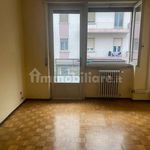 Affitto 4 camera appartamento di 120 m² in Pavia