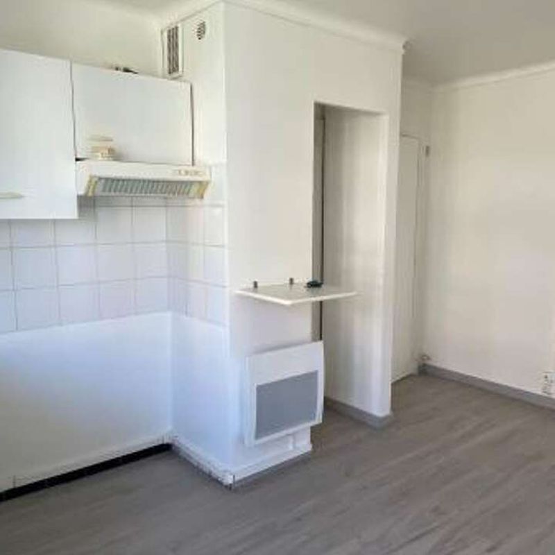 Location appartement 2 pièces 28 m² La Seyne-sur-Mer (83500)