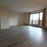 Rent 2 bedroom apartment of 92 m² in Calgary