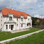 Rent 5 bedroom house of 221 m² in Praha