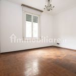 Rent 5 bedroom apartment of 190 m² in Genoa