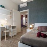 Rent a room of 70 m² in Milan