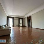 Rent 6 bedroom apartment of 260 m² in Napoli