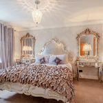 Rent 5 bedroom house of 274 m² in Waltham Cross