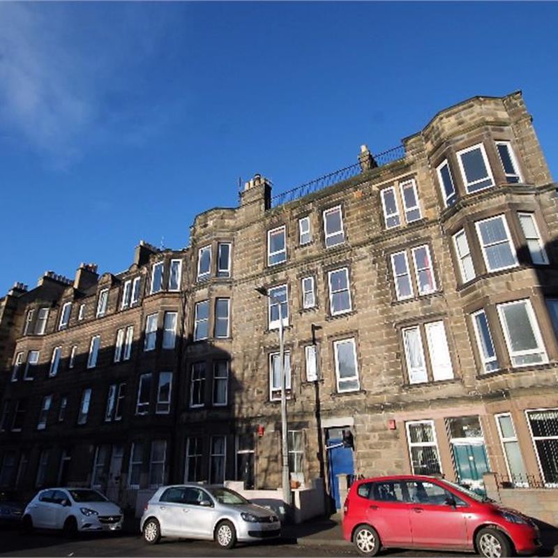 2 bed third floor flat for rent in Easter Road Abbeyhill