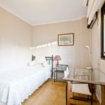 Rent a room of 230 m² in Madrid
