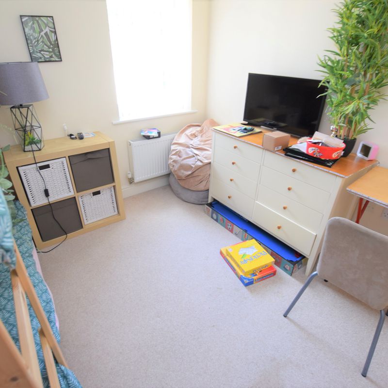 2 bed apartment to rent in Stoke Lane, Gedling, NG4 £850 per month Shelford