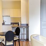 Rent 1 bedroom apartment of 52 m² in Bordeaux